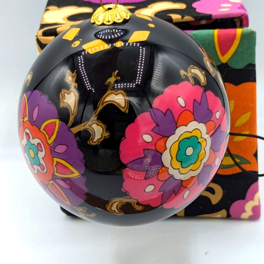 Vera Bradley Suzani CHRISTMAS GLASS BALL ORNAMENT 2011 Keepsake Gift Box